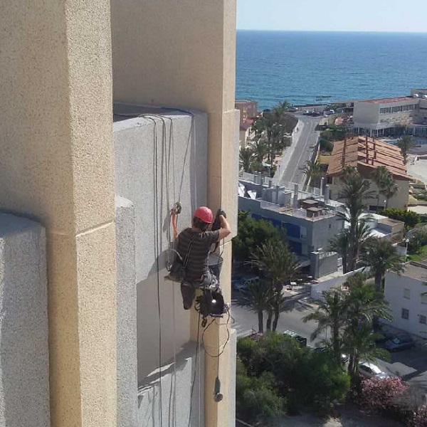 trabajos de reparación de grietas en fachadas en Cartagena y Murcia